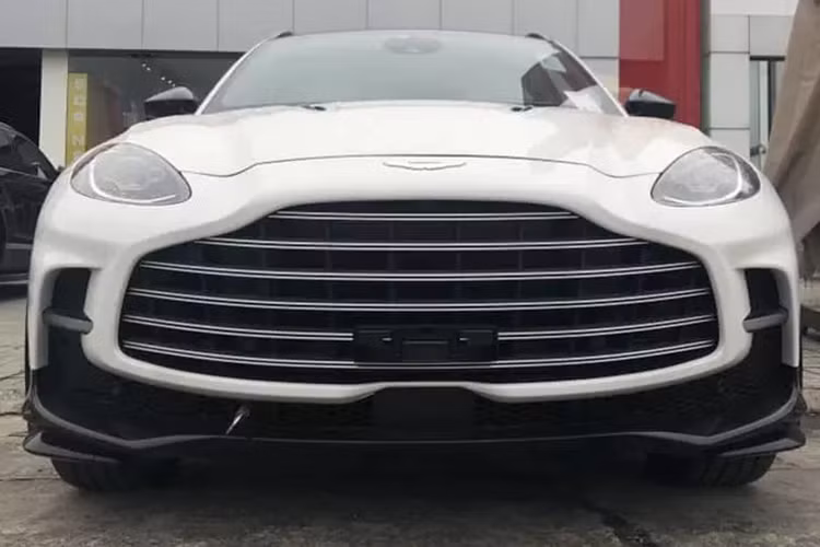 Trong 5 năm trở lại đây, các đại gia Việt đã có xu hướng chuyển qua chơi các dòng xe SUV hiệu năng cao như Bentley Bentayga, Lamborghini Urus, Rolls-Royce Cullinan, Range Rover SV hay Aston Martin DBX707 nhanh nhất thế giới.