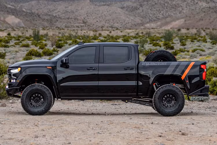 Theo công bố, hãng độ dự kiến sẽ sản xuất khoảng 500 chiếc siêu bán tải Chevy Silverado tương tự, tuy nhiên mức giá bán của xe đạt mức 209.999 USD tại Mỹ (khoảng hơn 5,3 tỷ đồng), con số lớn để người dùng cân nhắc lựa chọn mua một mẫu xe bán tải.
