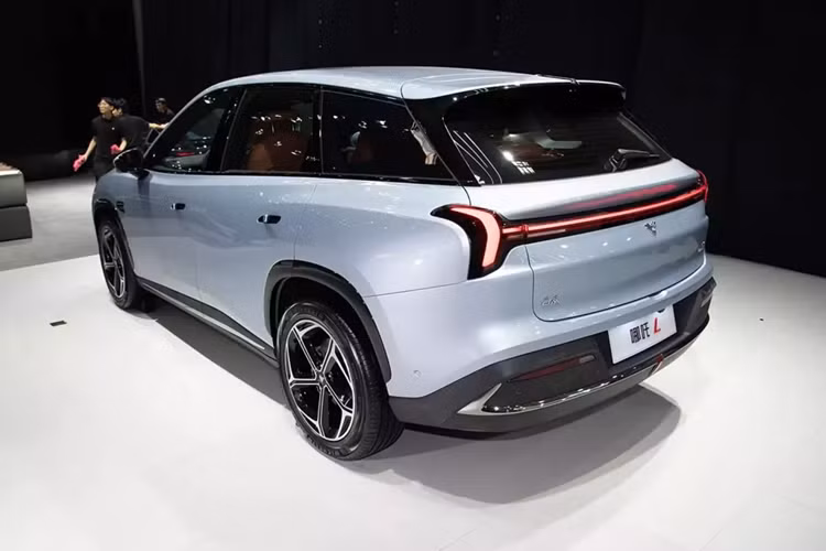 Để rõ ràng, Neta L EREV cao cấp nhất có gói 30 kWh từ CATL cho quãng đường 210 km. Phạm vi hỗn hợp đạt 1.300 km. Sự ra mắt của phiên bản thuần điện Nezha L càng mở rộng thêm sự phong phú về sản phẩm của dòng xe và mang đến cho người dùng nhiều sự lựa chọn hơn.