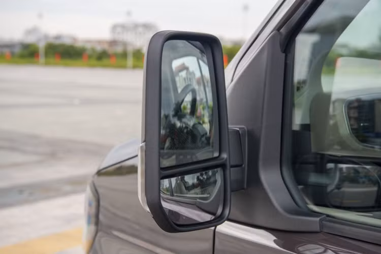 Dịch vụ Ưu việt: Các gói dịch vụ bảo dưỡng và sửa chữa được thiết kế riêng cho khách hàng của Transit. Trong khi đó, Quản lý Đội xe là dịch vụ đăng ký theo gói, cung cấp các công cụ kỹ thuật số giúp quản lý doanh nghiệp hiệu quả, cải thiện hiệu suất kinh doanh, bao gồm: