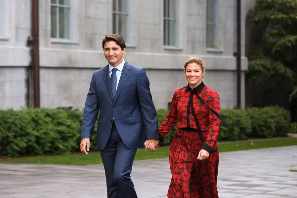 Phu nhan Thu tuong Canada nhiem Covid-19 sau khi tham Anh