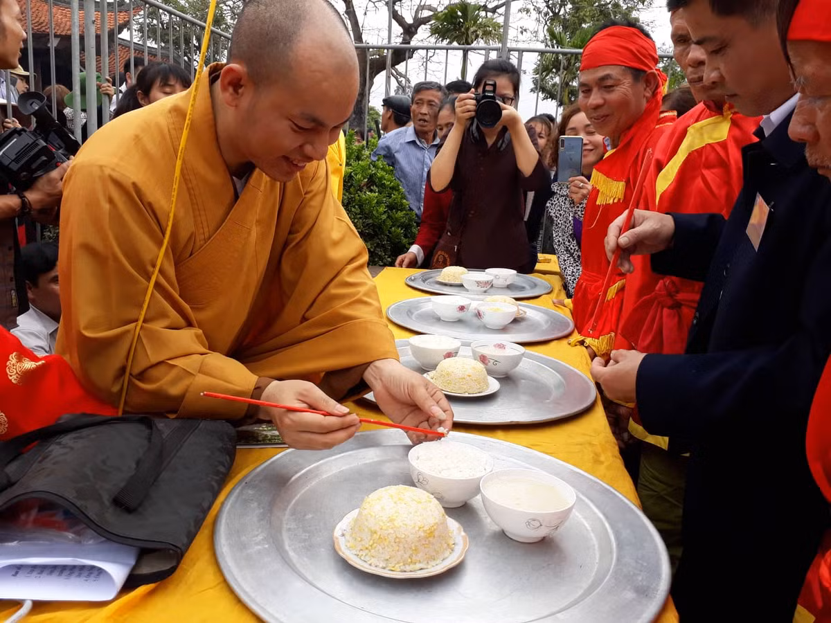 Chấm điểm phần nấu cơm thi.