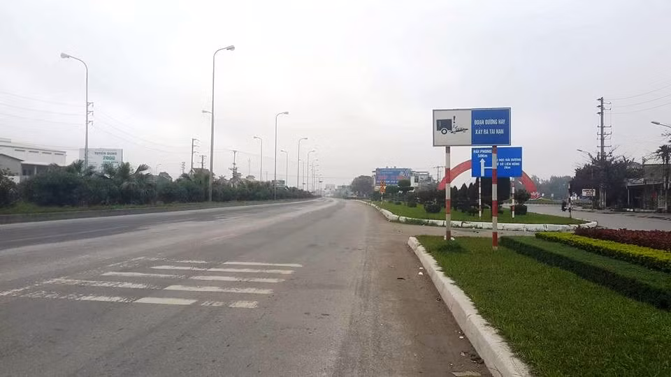 Những biển báo khu vực dễ xảy ra tai nạn xuất hiện ở nhiều nơi trên Ql 5.