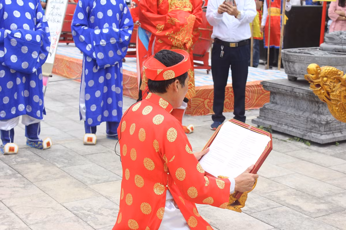 Sáng ngày 10/2 (tức mùng 6 tháng Giêng năm Kỷ Hợi), tại khu tưởng niệm vương triều Mạc (thuộc thôn Đương Thắng, xã Ngũ Đoan, huyện Kiến Thụy, TP.Hải Phòng), đã diễn ra lễ hội khai bút. 