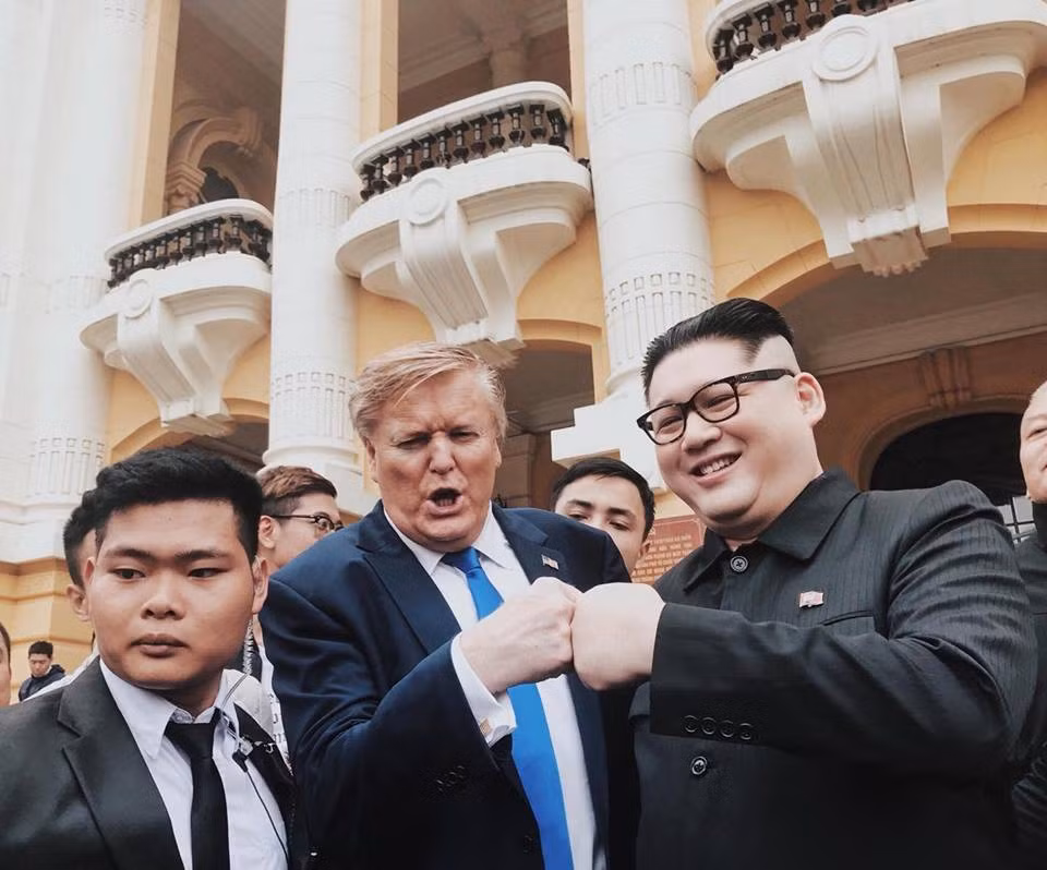 Ban sao Tong thong My va nha lanh dao Kim Jong-un nao dong o Ha Noi-Hinh-6
