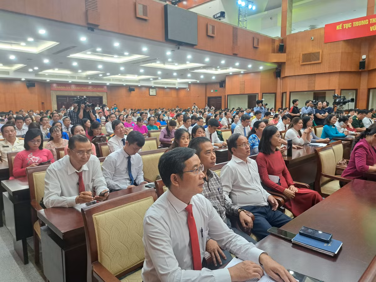 Nhiều tập thể, cá nhân âm thầm cống hiến để phát triển TP HCM - Hình 3 Nhieu tap the, ca nhan am tham cong hien de phat trien TP HCM-Hinh-3