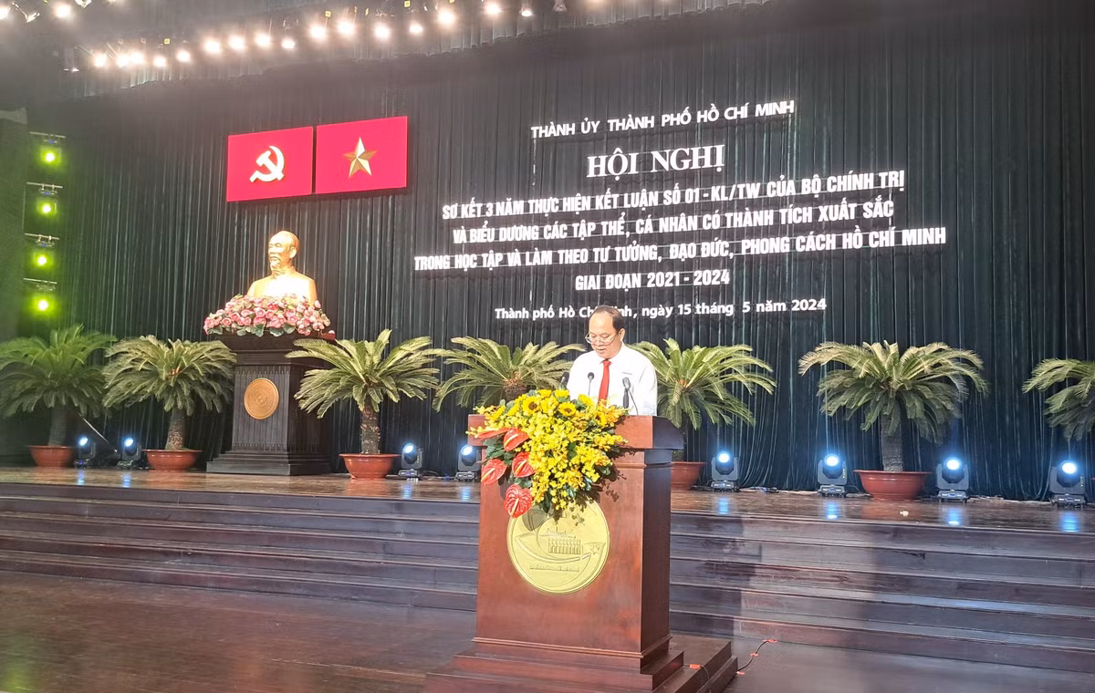 Nhiều tập thể, cá nhân âm thầm cống hiến để phát triển TP HCM - Hình 2 Nhieu tap the, ca nhan am tham cong hien de phat trien TP HCM-Hinh-2
