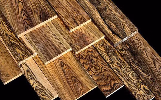 5. Gỗ Bocote: Gỗ Bocote là một loại gỗ quý thuộc chi Cordia, là một loại thực vật có hoa và được tìm thấy chủ yếu ở các vùng Nam Mỹ và Mexico. Đây là loại gỗ với vân gỗ đẹp và có màu sắc từ nâu sáng đến đen dần theo độ tuổi của cây.