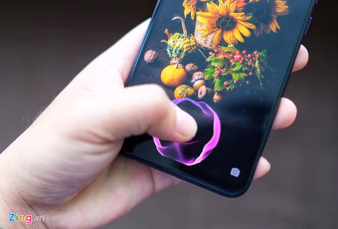 Model này có viên pin dung lượng 4.500 mAh, hoạt động trên nền tảng Android 9 với giao diện FunTouch 9. Bên cạnh đó, thiết bị còn sở hữu cảm biến vân tay trong màn hình, cho tốc độ mở khóa khá nhanh chưa đến 1 giây.