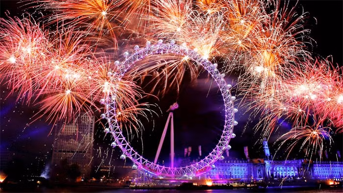 London, Anh cũng là địa điểm mà du khách khắp thế giới đổ về vào đêm giao thừa để chiêm ngưỡng màn pháo hoa danh bất hư truyền.