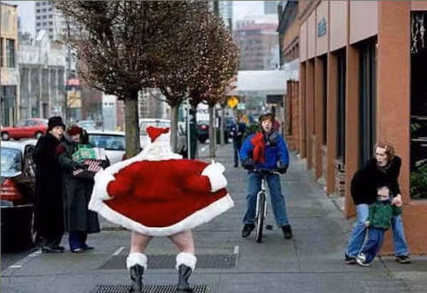 Anh ong gia Noel say bi ti hai kho do hinh anh 13