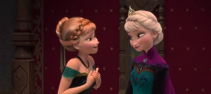 Bên trong lâu đài của chị em Elsa.