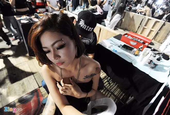Quyết định xăm những hình to bản trên cơ thể, Hải Yến muốn chứng minh cho mọi người biết về tình yêu sâu sắc mà cô dành cho loại hình nghệ thuật này. "Để sống chung với hình xăm, bạn cần có bản lĩnh. Để giữ một hình xăm to trên cơ thể, tôi cần nhiều hơn thế nữa, điều đó nói lên rằng, tôi có thể vượt lên tất cả định kiến xã hội để chứng minh niềm đam mê và tình yêu của mình".