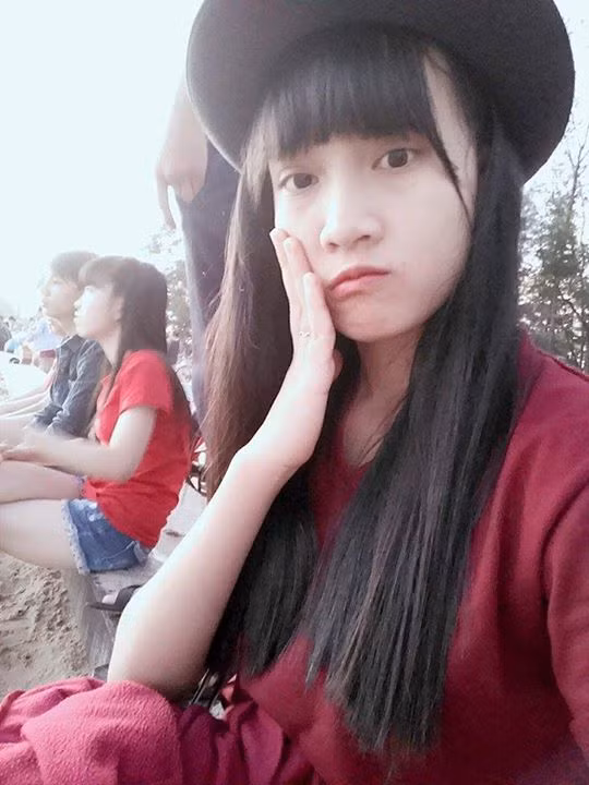 Cô nữ sinh lớp 11 xinh đẹp cho biết trước khi được mọi người nhận xét là có khuôn mặt giống Nhã Phương, cô vẫn chưa biết nữ diễn viên này là ai. Chỉ khi tìm kiếm ảnh Nhã Phương trên mạng, xem phim của Nhã Phương đóng, Hoài Ngân mới thích thú và trở thành fan hâm mộ nữ diễn viên có vẻ đẹp đậm chất Hàn.