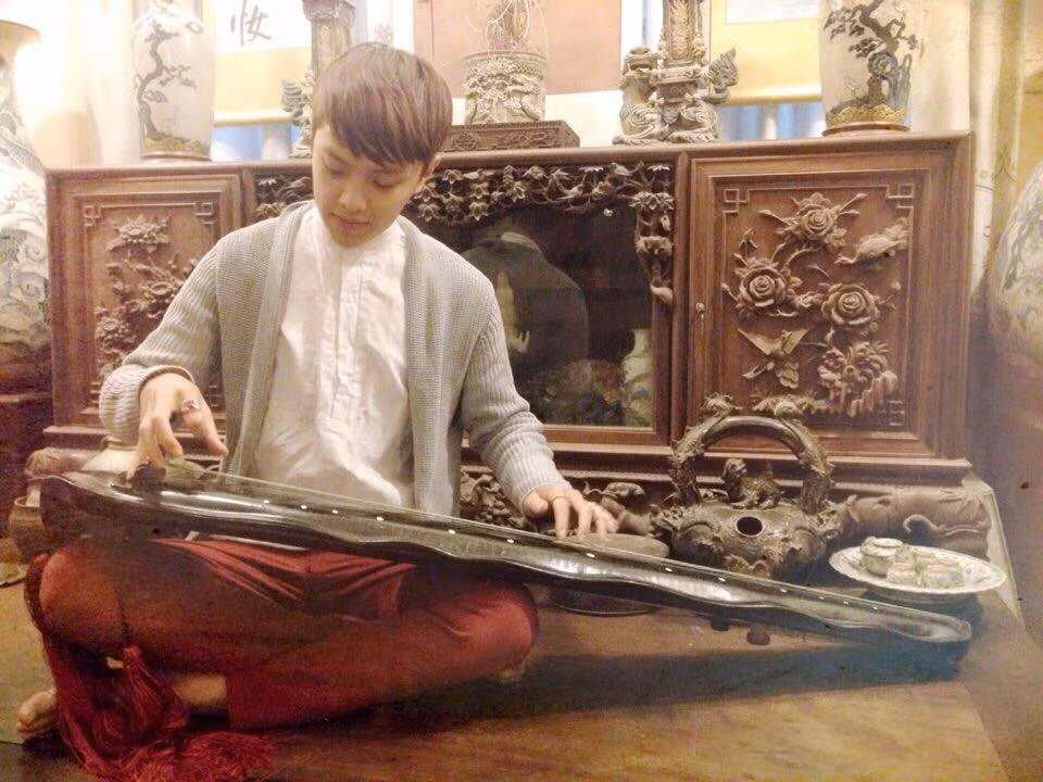 Từng có thời gian khá buồn bã nhưng Vĩnh Trung cuối cũng bỏ ngoài tai được những lời phán xét này, tiếp tục đam mê và cảm nhận được theo đuổi công việc hầu đồng khiến bản thân tu tâm dưỡng tính, làm được nhiều việc tốt, có ý nghĩa hơn.