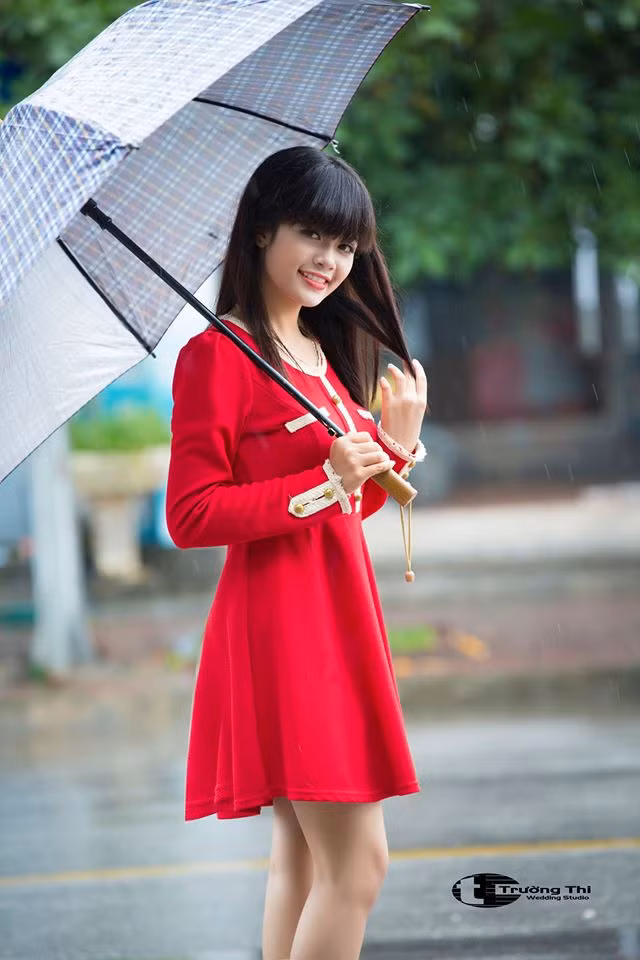 Như Quỳnh bất ngờ khi bộ ảnh của mình được nhiều người xem, nhưng càng bất ngờ hơn khi nó được đem lên mạng chia sẻ với những dòng mô tả khác nhau, có nơi xuyên tạc thành những nội dung "không thể tưởng tượng được", cùng với đó là vô số lời chỉ trích thậm tệ, ném đá của dân mạng. Tất cả những điều này khiến cô bạn 9X Hải Dương cảm thấy rất mệt mỏi, khổ sở.