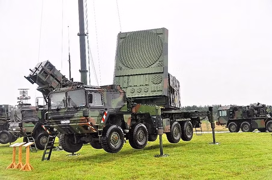 Tương tự, hiệu quả thực sự của S-400 trong việc tấn công một số mục tiêu nhất định, chẳng hạn như máy bay và tên lửa đất đối đất, trong bán kính 400 km vẫn chưa được xác minh. Bằng chứng cụ thể về "sự thành công" của Triumf vẫn được người Nga giữ bí mật.