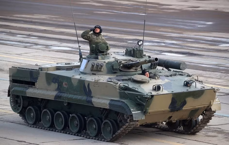 "BMP-3 là chiếc xe đáng tin cậy, khiêm tốn, ngay cả khi nó bị bắn trúng, động cơ cũng không ngừng hoạt động. Vũ khí của BMP-3 cho phép bạn tiếp tục sử dụng nó như một công sự để chờ tiếp viện".