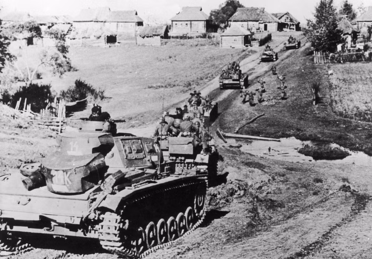 Cụ thể, vào ngày 22/6/1941, hơn 3 triệu binh sĩ phát xít Đức đồng loạt mở cuộc tấn công xâm lược Liên Xô.