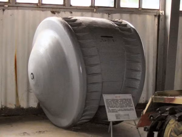 Xe tăng Kugelpanzer được chế tạo với lớp vỏ giáp dày 5 mm và có một động cơ 2 thì Cyliner.