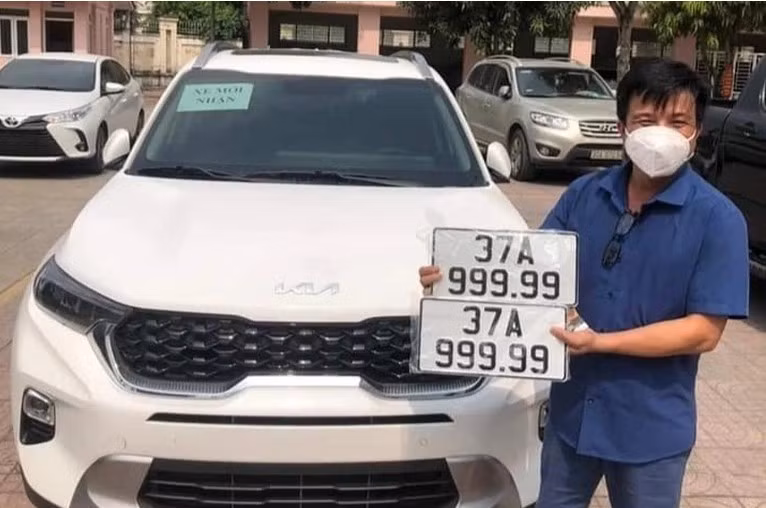 Chiec xe bien “VIP” nhat Nghe An ve tay chu moi o Ha Noi... gia?