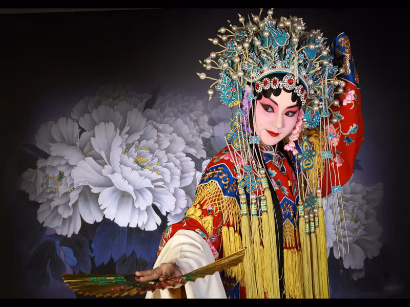 Sau khi điều tra, người ta biết được những người vô hồn trên là thành viên gánh hát được quan viên Lữ Thuận mời đến từ Bắc Kinh, Thiên Tân. Khi thành trì này thất thủ, quan lại bỏ trốn, 17 người trong gánh hát ra ngoài kiểm tra tình hình thì bị giết chết.