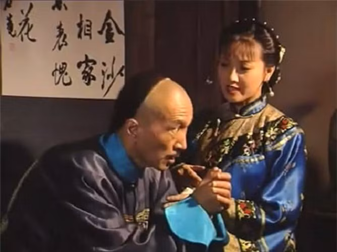 Lưu Dung nói rằng món quà mừng thọ của ông dâng lên rất phù hợp với hoàng đế Càn Long. Một mặt, gừng có thể dùng làm thuốc, trị chứng ho rất tốt. Quan trọng hơn là thùng gừng được xếp thành hình ngọn núi trong tiếng Trung đồng âm với câu thống nhất giang sơn.