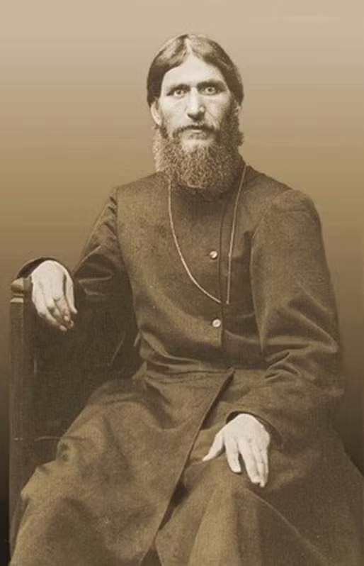 Đúng như lời tiên tri của Rasputin, thầy tu này bị một nhóm quý tộc ám sát bằng cách đầu độc, bắn súng, đánh đập và ném thi thể vào vùng nước đóng băng.