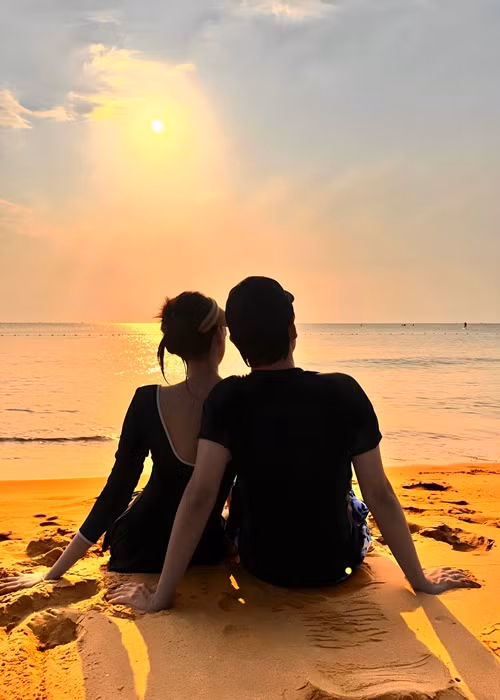 Trên trang cá nhân, người đẹp gốc Bạc Liêu thi thoảng đăng tải hình ảnh bên chồng doanh nhân.