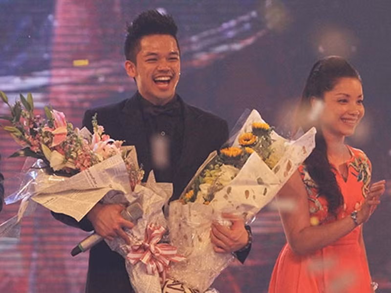 Năm 2015, trở về Việt Nam thăm gia đình, Trọng Hiếu tham gia Vietnam Idol. Anh thu hút khán giả bởi phong cách trình diễn chuyên nghiệp, giọng hát nội lực. Trong chung kết, Trọng Hiếu trở thành quán quân Vietnam Idol mùa giải thứ 6. Ảnh: An Ninh Thủ Đô.