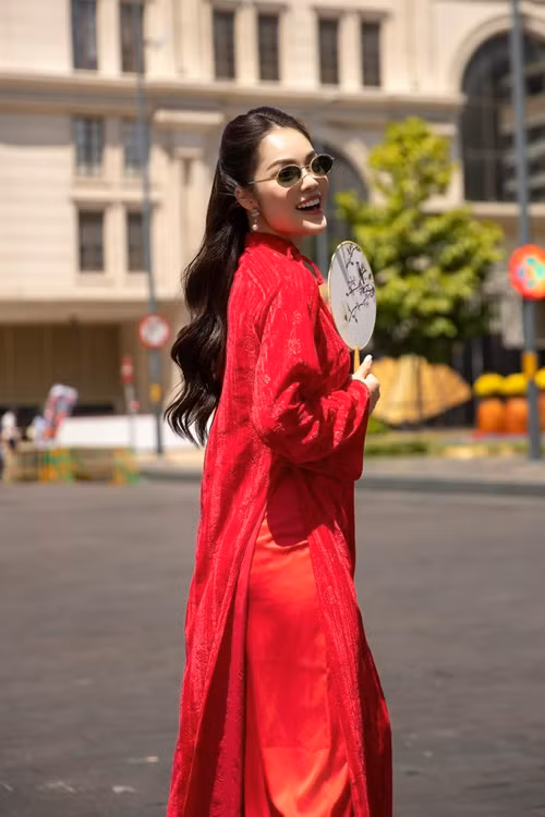 "Tôi không thể nào tuyên bố đời này sẽ không yêu ai nữa. Nhưng bây giờ tôi chưa nghĩ đến những chuyện xa hơn", Dương Cẩm Lynh chia sẻ trên Dân Trí.