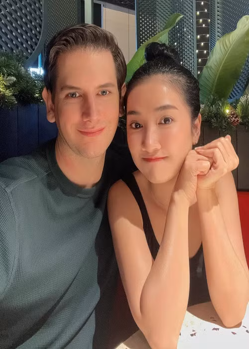 Quỳnh Lam chưa muốn lên xe hoa dù tình cảm với Alex rất mặn nồng.