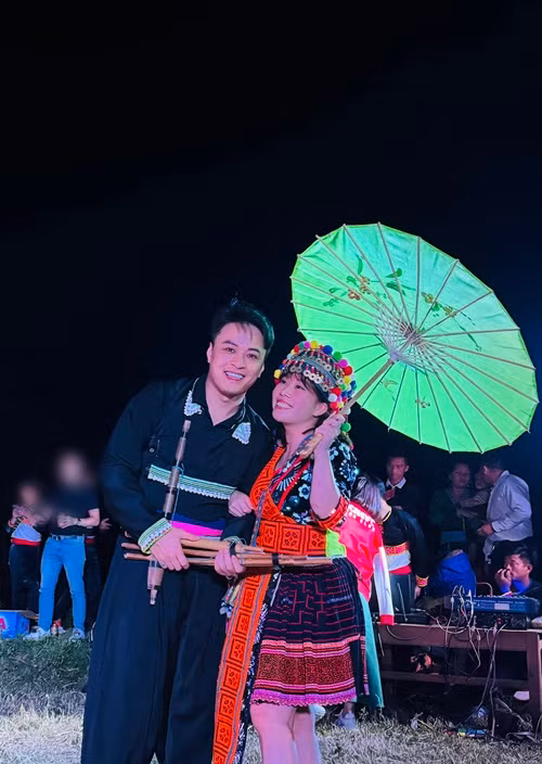 Vợ Hồng Đăng không xinh như hot girl nhưng lại đảm đang, khéo léo.