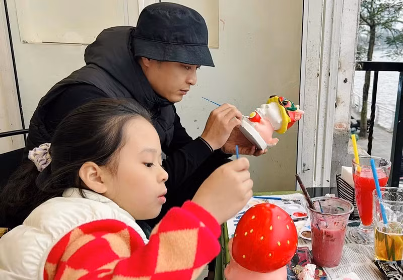 Hồng Đăng dành nhiều thời gian cho các con.
