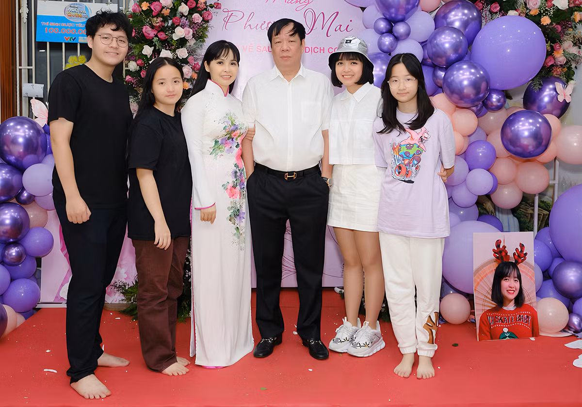 Trang Nhung co thuc su hanh phuc ben chong?-Hinh-2