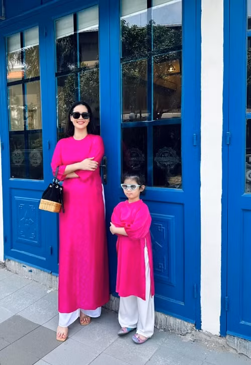 Thân Thúy Hà có con trai với người chồng cũ đầu tiên. Đến năm 2019, cô sinh con gái thứ hai nhưng giấu danh tính bố của con gái.