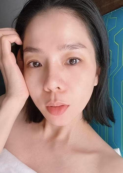Sau khi bị dìm hàng, Lệ Quyên khoe loạt ảnh mặt mộc không tỳ vết.