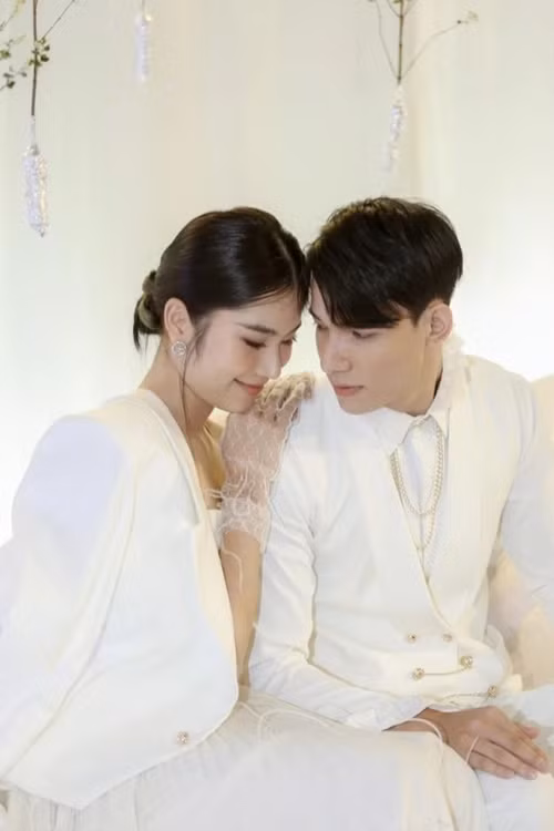 Tháng 9/2020, Lệ Nam thông báo đã đính hôn với bạn trai Sỹ Hưng. Ảnh: Saostar.