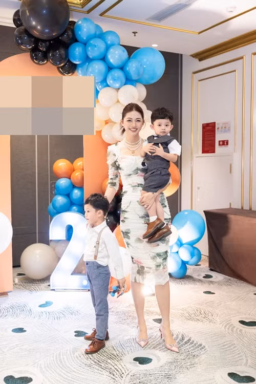 Nàng hậu thường xuyên khoe ảnh con trai kháu khỉnh.