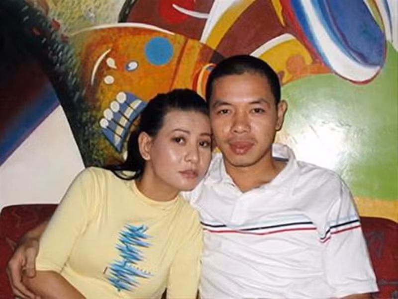 Thái Hòa từng kết hôn với Cát Phượng. Theo Cát Phượng, Thái Hòa chủ động tiếp cận Cát Phượng và tỏ tình. Lúc đó, Thái Hòa chưa có chỗ đứng. Chính nét diễn duyên dáng của Thái Hòa là điểm thu hút sự chú ý của Cát Phượng. Ảnh: Saostar.