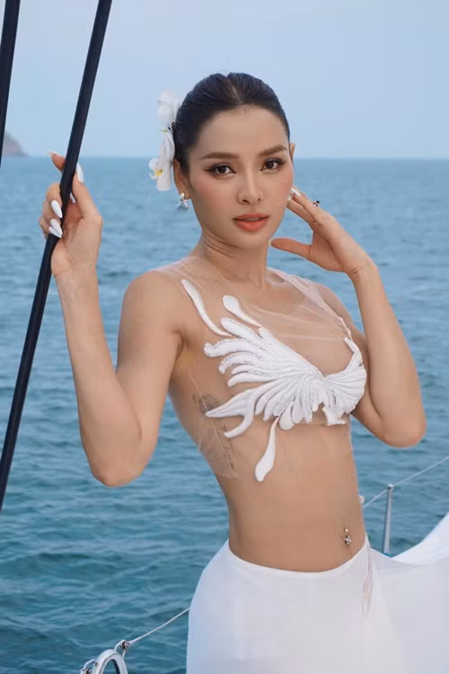 Cách đây không lâu, nữ ca sĩ chỉnh sửa vòng một.