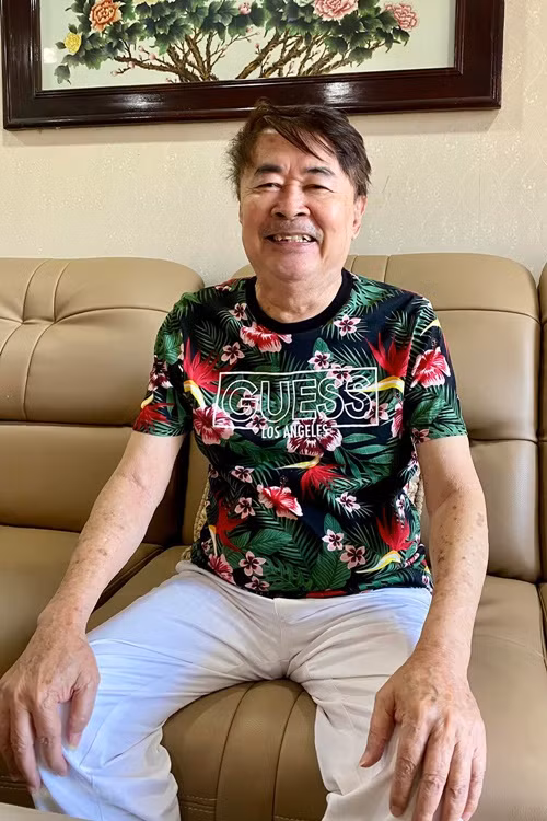 Nghệ sĩ Hai Nhất tên thật là Nguyễn Mai A, sinh năm 1948. Theo Quân Đội Nhân Dân, ông nhập ngũ năm 1967. Do có năng khiếu văn nghệ, ông được biên chế ngay vào đội văn công. Sau 8 năm mặc quân phục, ông bước chân vào nghiệp diễn xuất. Ảnh: Vietnamnet.