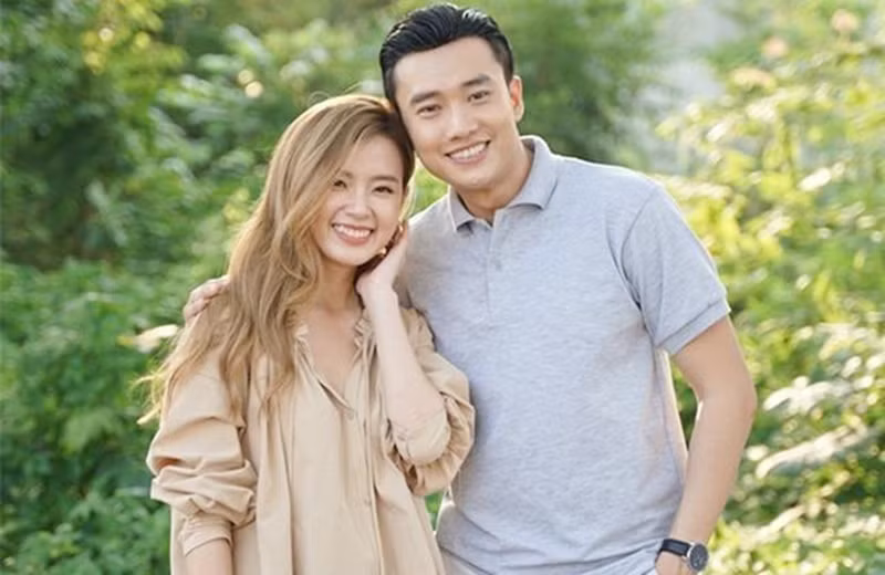 Nói về mối quan hệ với Midu, Quốc Trường chia sẻ trên Arttimes: "Lúc nào cũng thấy xuất hiện tin đồn Quốc Trường hẹn hò Midu hay Midu đang thả thính, yêu đương với Quốc Trường. Tại sao lúc nào cũng nhắc đến Midu thì gọi tên Quốc Trường hay nhắc đến Quốc Trường là gọi tên Midu ngay. Tôi nghĩ do mọi người mặc định vậy rồi chứ tôi thấy cũng bình thường mà". Ảnh: Vietnamnet.