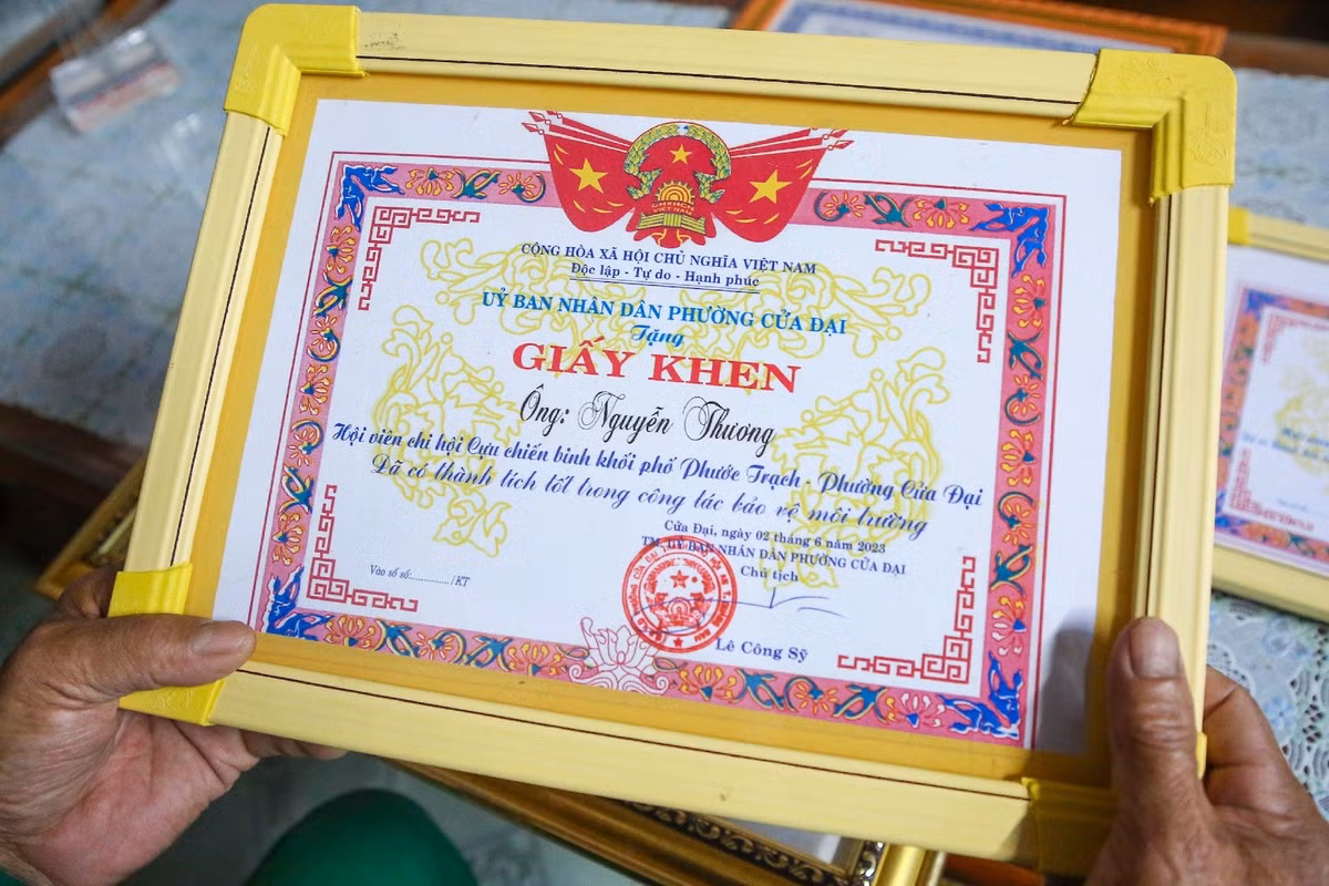 Cựu binh hơn 8 năm làm điều đặc biệt trên phố, từ chối nhận tiền hỗ trợ - Hình 2 Cuu binh hon 8 nam lam dieu dac biet tren pho, tu choi nhan tien ho tro-Hinh-2