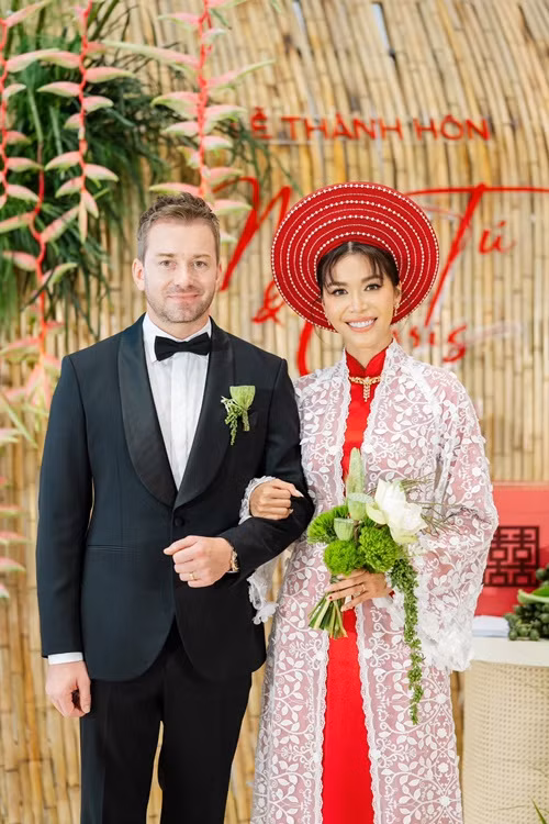 Dan sao “khung” du dam cuoi sieu mau Minh Tu