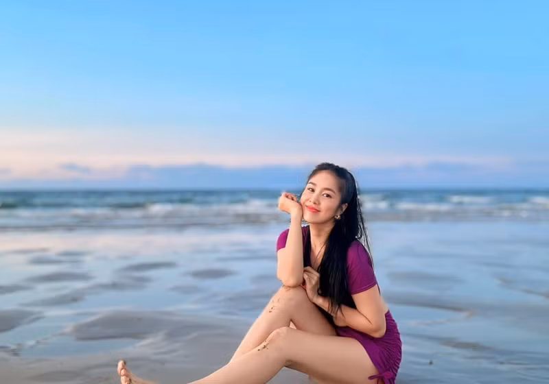 Gần đây, diễn viên Lê Phương gây chú ý khi đăng tải hình ảnh diện áo tắm trong một chuyến đi biển.