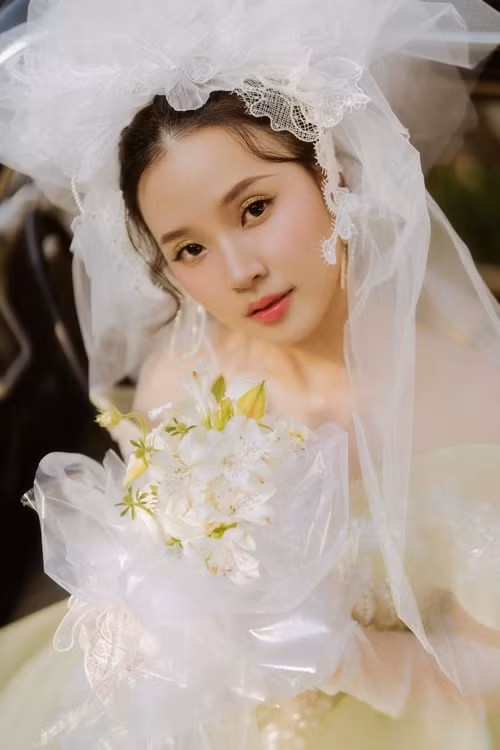 Mới đây, thông tin Midu kết hôn nhận được sự chú ý của nhiều khán giả. Theo Znews, Midu và bạn trai đã thực hiện bộ ảnh cưới vào đầu tháng 4. Ảnh: FBNV.