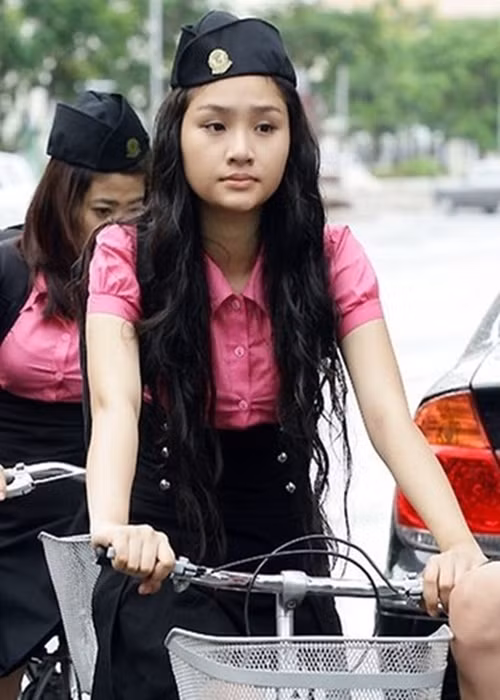 Sau Những thiên thần áo trắng, Midu từng có thời gian dài đóng toàn phim bị gắn mác "thảm họa" như: Tối nay 8h, Yêu anh em dám không?. Phải đến bom tấn trăm tỷ Em là bà nội của anh năm 2015, Miu Lê mới bứt phá. Ảnh: Vietnamnet.
