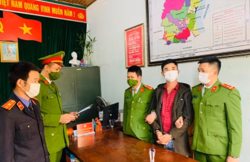  Bắt đối tượng đăng hình nhạy cảm của bé gái 15 tuổi lên mạng xã hội: N.T.H (SN 2006) dùng điện thoại quay video cảnh đang tắm và một số hình ảnh nhạy cảm rồi gửi cho người yêu. Sau đó, người này chuyển video này sang cho Lê Xuân Dũng (SN 1999, trú huyện Quảng Trạch, Quảng Bình) do mâu thuẫn, Dũng đã đăng video này lên mạng. Ngày 17/12, Công an huyện Quảng Trạch cho biết đã bắt tạm giam Dũng. 