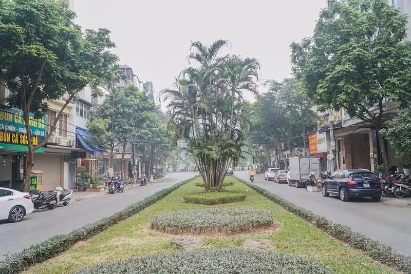 Theo đó, HĐND TP Hà Nội quyết định vị trí phố Lưu Quang Vũ nằm trên địa bàn quận Cầu Giấy từ ngã ba giao cắt đường Nguyễn Khang tại số nhà 69 đến ngã ba giao cắt ngõ 22 Trung Kính, đối diện Trường THCS Yên Hòa.